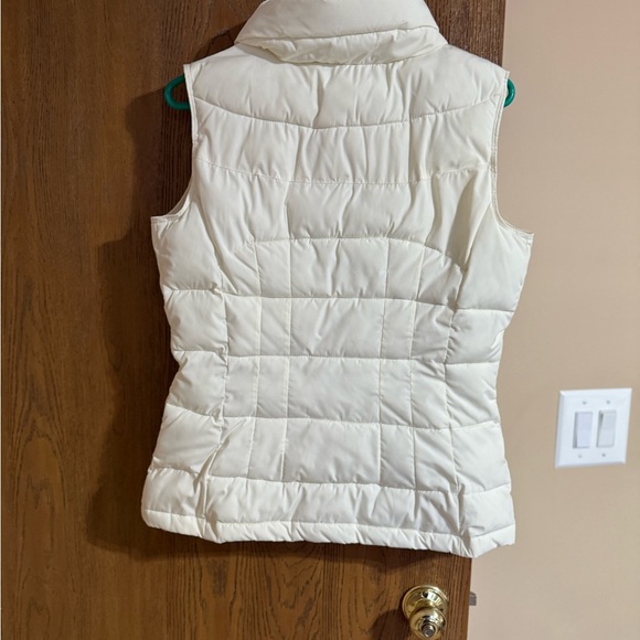 Calvin Klein Ivory Quilted Puffer Vest with Gold Zippers - Picture 3 of 7